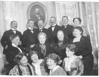 August familj